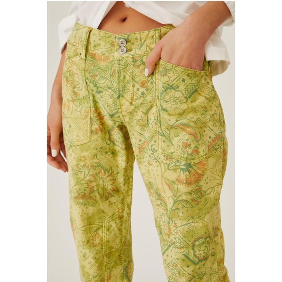 NWOT 💛 Anthropologie Pilcro The Wanderer Low-Rise Pants Printed Green 26 - Picture 3 of 8